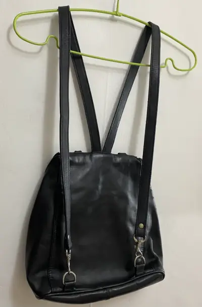 Mochila de cuero negro elegante - miniatura 2