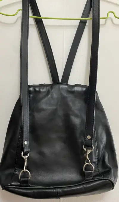 Mochila de cuero negro elegante - miniatura 3
