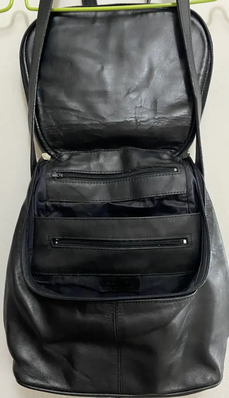 Mochila de cuero negro elegante - 4