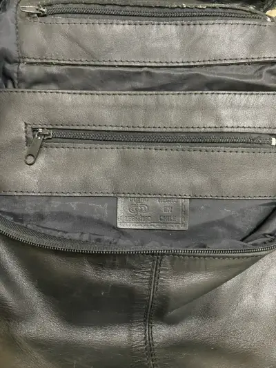 Mochila de cuero negro elegante - miniatura 6