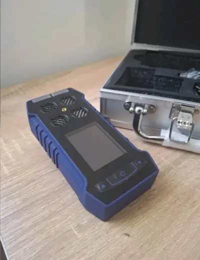 Detector multi gases  portátil con estuche - miniatura 2
