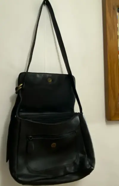 Cartera de cuero negra con correa ajustable - miniatura 3