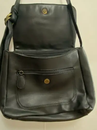Cartera de cuero negra con correa ajustable - miniatura 4