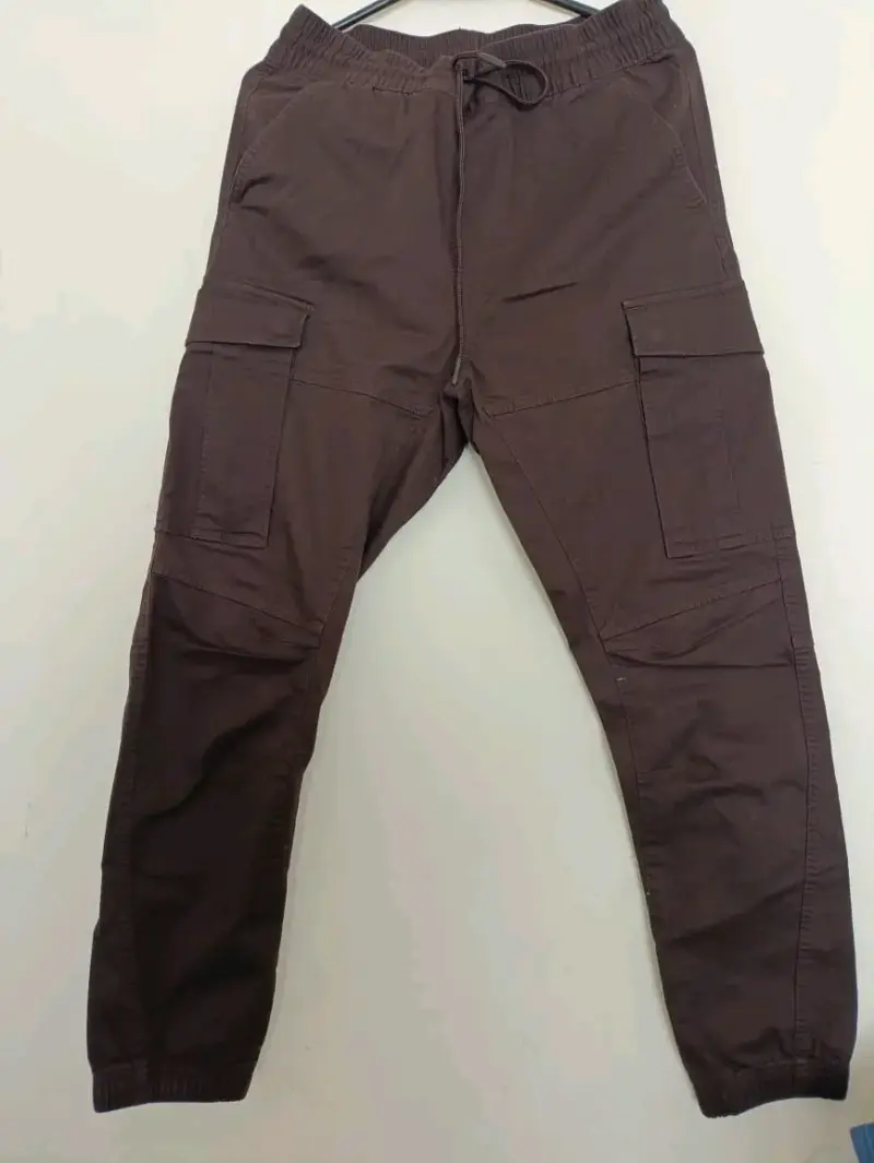 Pantalones cargo talla S color café H&M hombre - 1