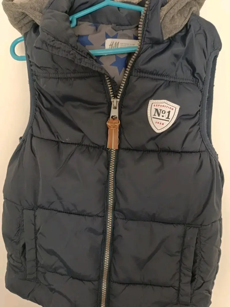 Chaqueta sin mangas talla 6-8 para niño H&M