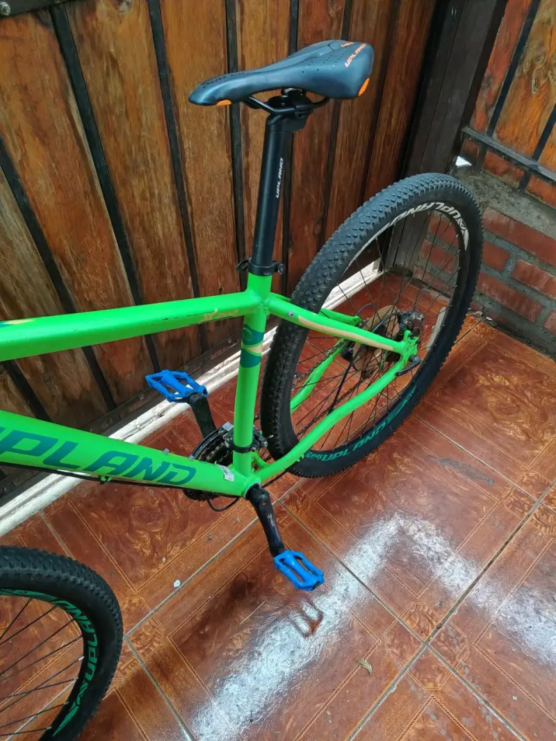 Bicicleta de montaña Upland verde con suspensión - 1