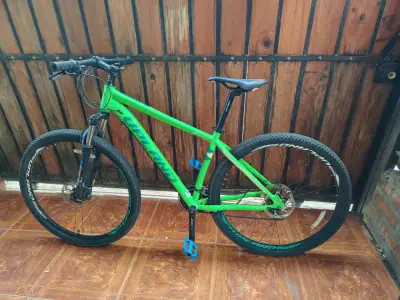 Bicicleta de montaña Upland verde con suspensión - miniatura 3