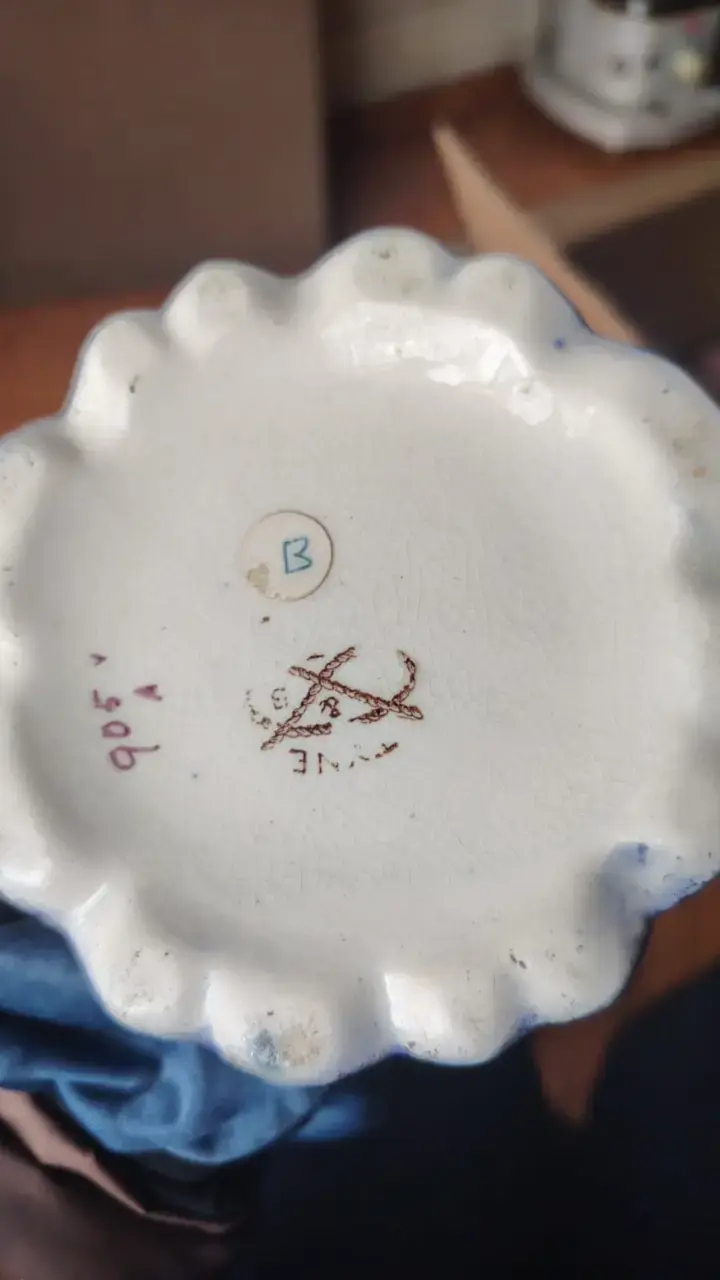 Jarrón decorativo de porcelana azul con asas doradas - 2