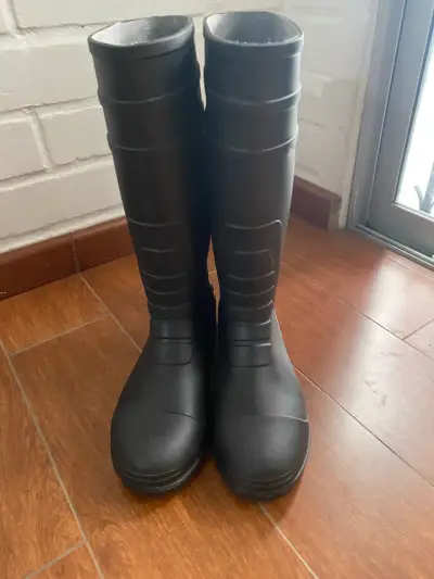 Botas de goma negras para lluvia - miniatura 1