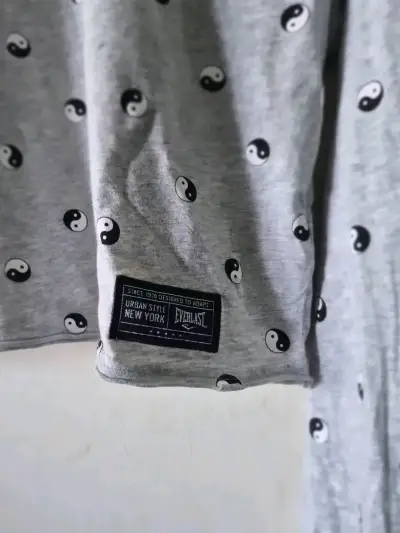 Polerón Everlast gris con diseño yin yang - miniatura 4