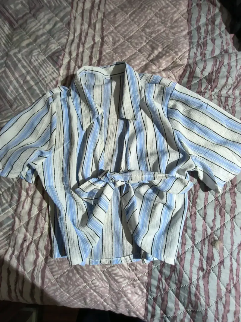 Blusa de rayas azul y blanca talla M