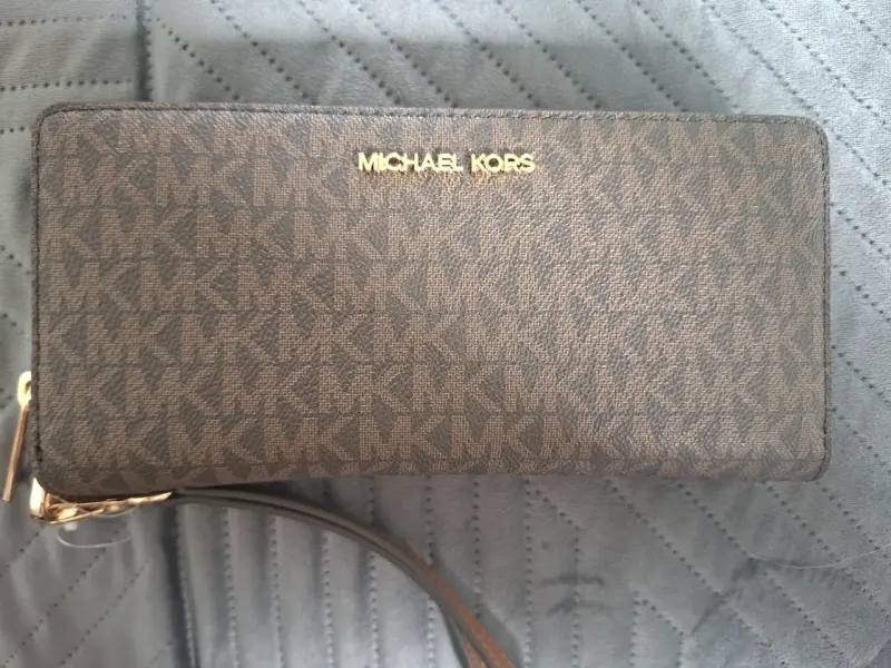 Cartera Michael Kors cuero marrón con monograma - 1