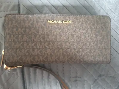 Cartera Michael Kors cuero marrón con monograma - miniatura 1
