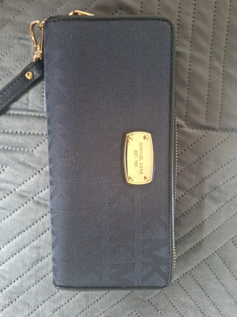 Cartera Michael Kors azul con cierre dorado - 1