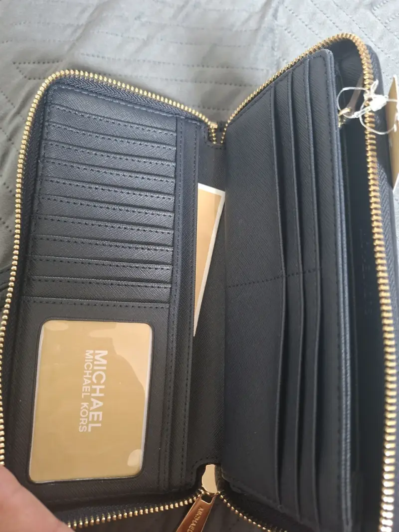 Cartera Michael Kors azul con cierre dorado - 2