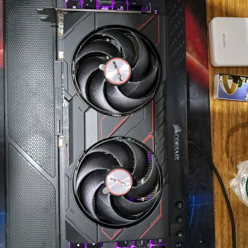 Tarjeta Gráfica Sapphire AMD Radeon RX 9060 XT - 1