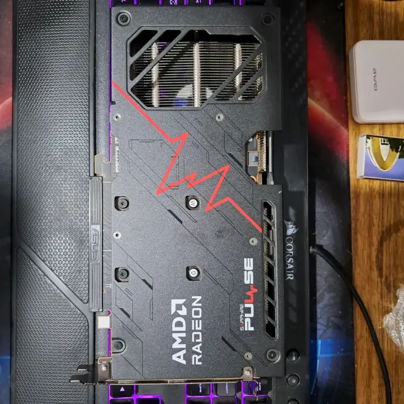 Tarjeta Gráfica Sapphire AMD Radeon RX 9060 XT - 2