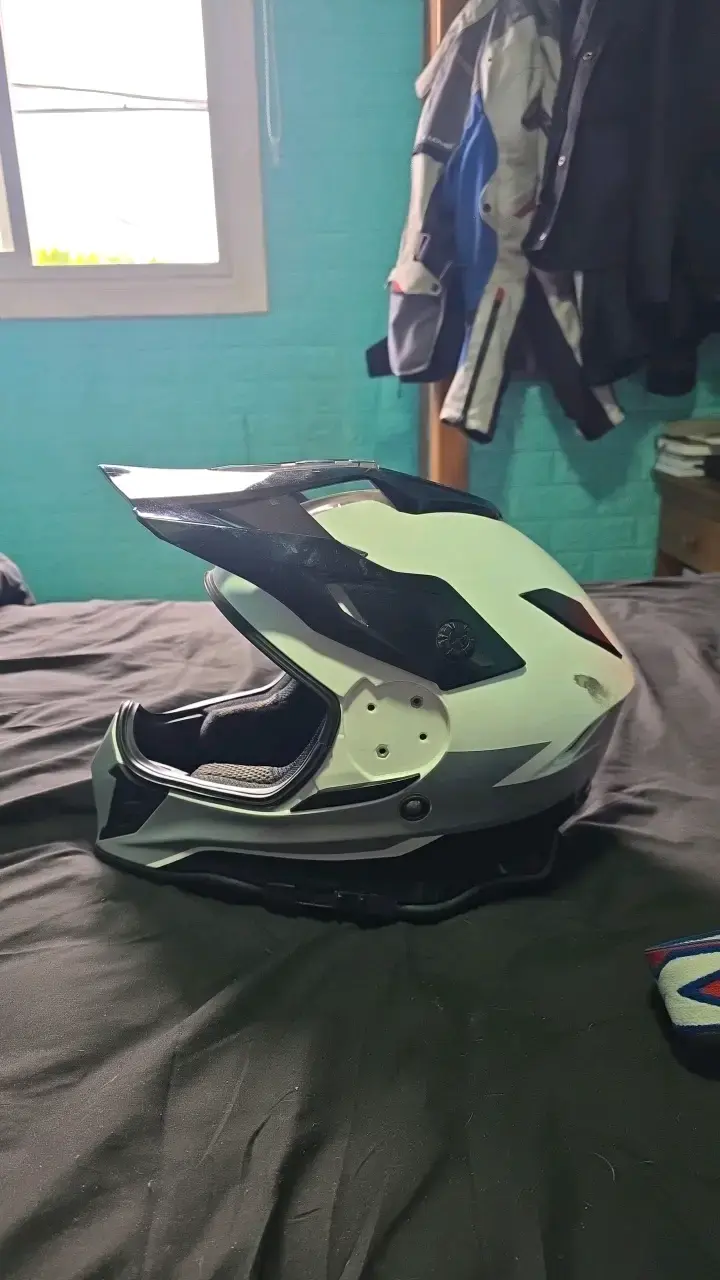 Casco de moto Benelli con gafas de protección - 2