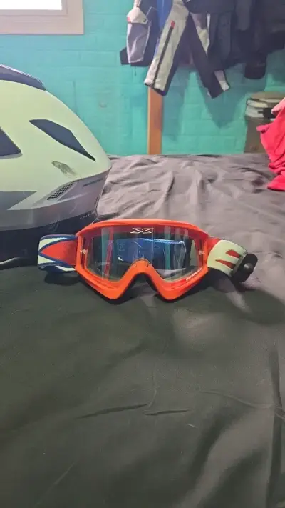 Casco de moto Benelli con gafas de protección - miniatura 3