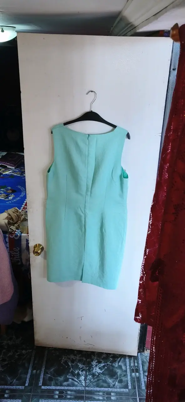 Vestido sin mangas turquesa con detalle de broche - 2
