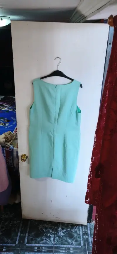 Vestido sin mangas turquesa con detalle de broche - miniatura 2