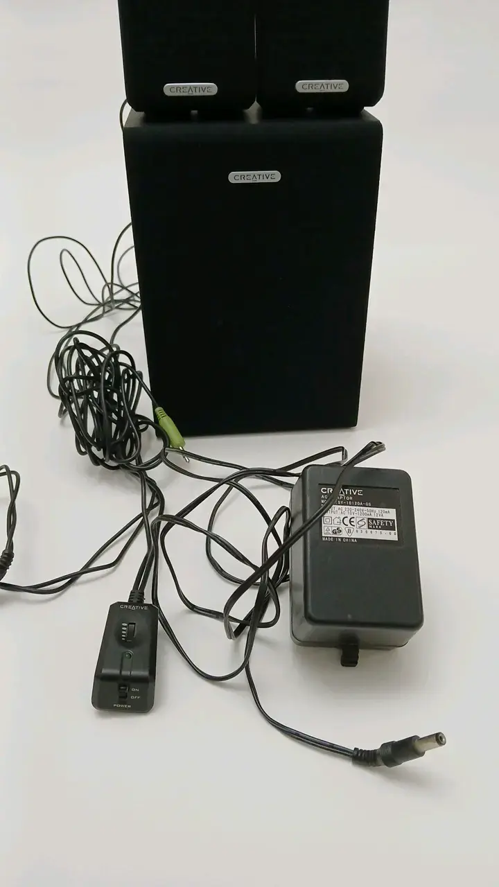 Parlantes Creative con subwoofer y control - 4