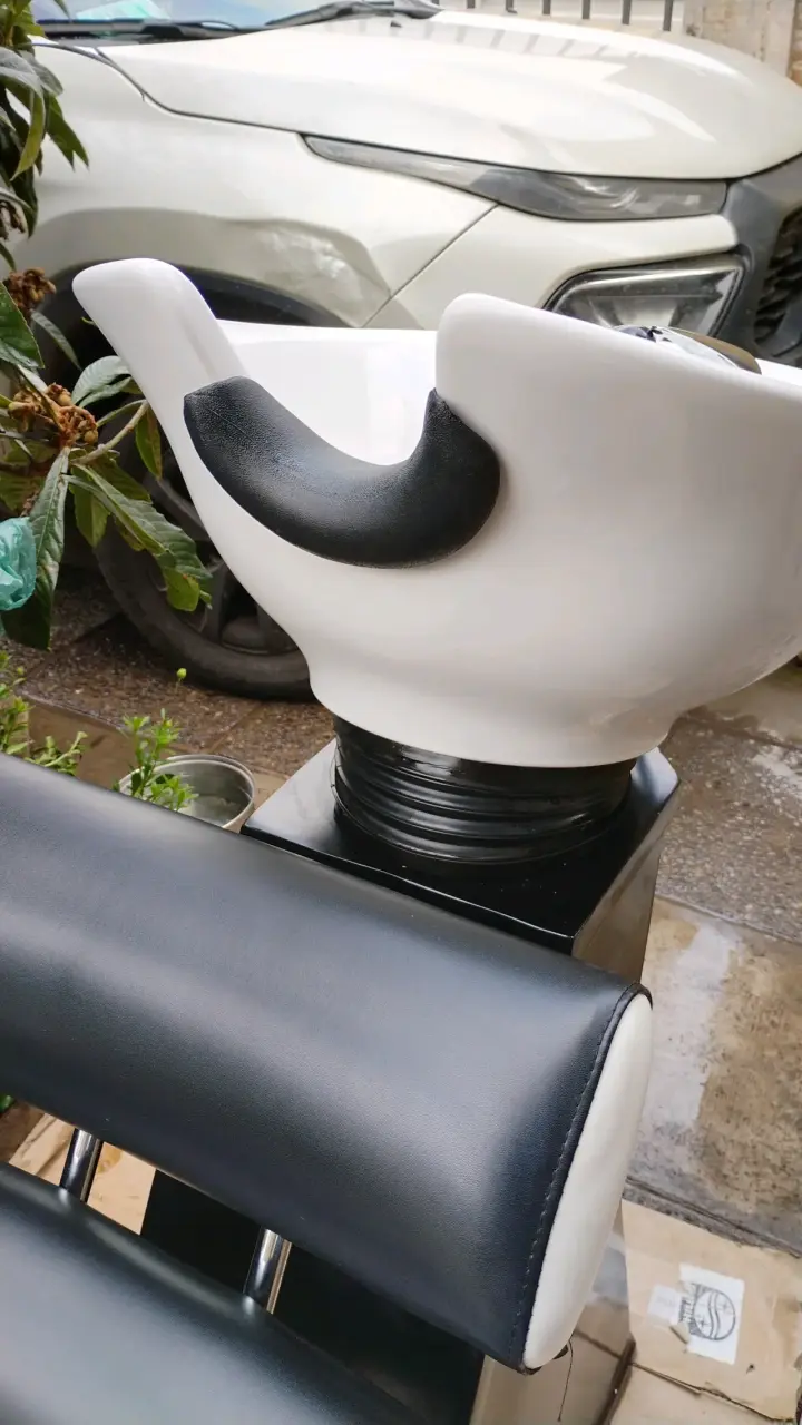 Silla de peluquería negra con base cromada - 6