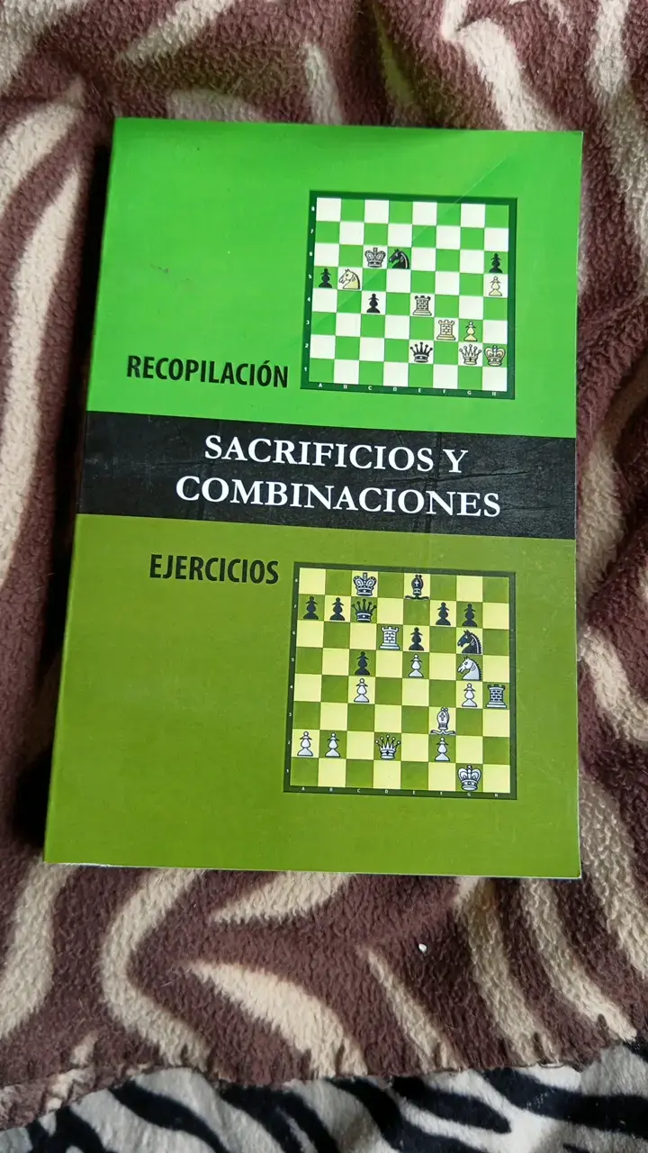 Libro de ajedrez Sacrificios y Combinaciones