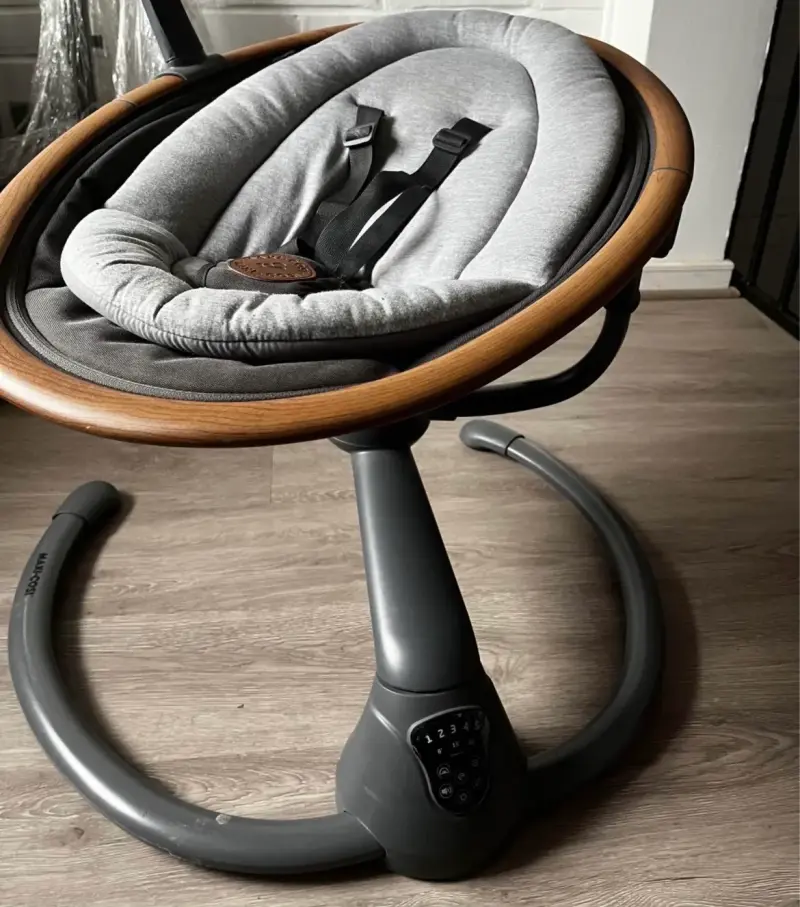 Mecedora para bebé Maxi-Cosi gris con juguetes - 2