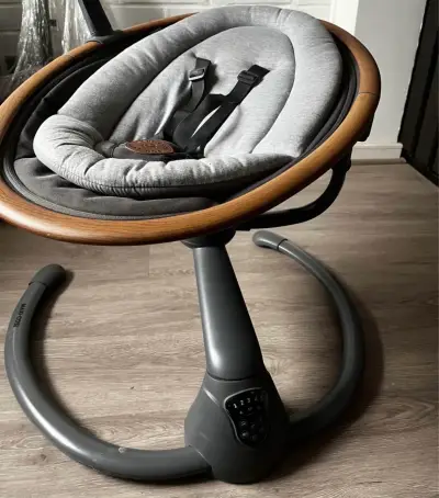 Mecedora para bebé Maxi-Cosi gris con juguetes - miniatura 2