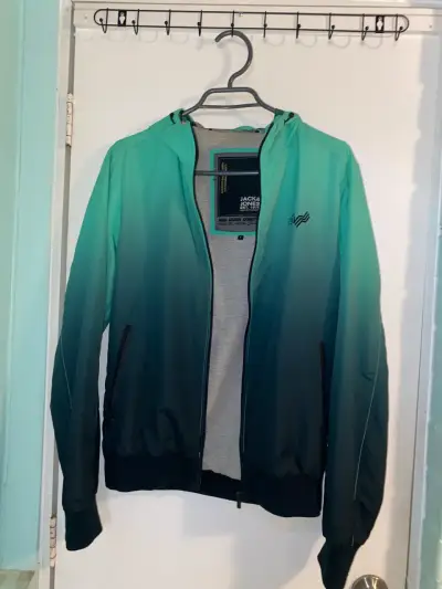 Chaqueta Jack & Jones verde degradado con capucha - miniatura 1