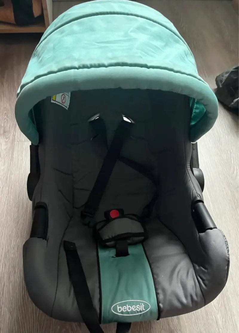 Silla huevito de Auto Bebesit Verde y Negra - 1