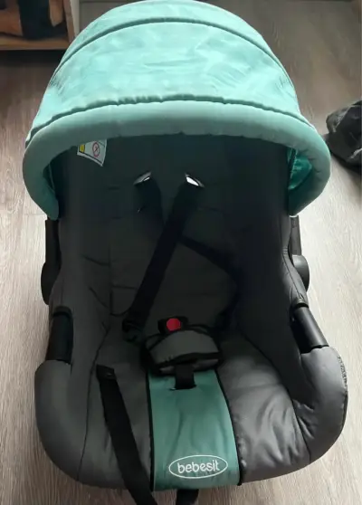 Silla huevito de Auto Bebesit Verde y Negra - miniatura 1