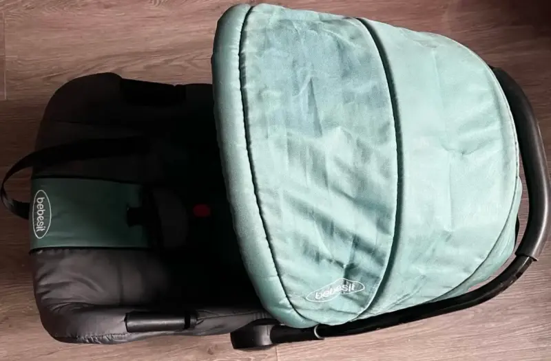 Silla huevito de Auto Bebesit Verde y Negra - 2