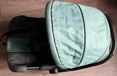 Silla huevito de Auto Bebesit Verde y Negra - miniatura 2