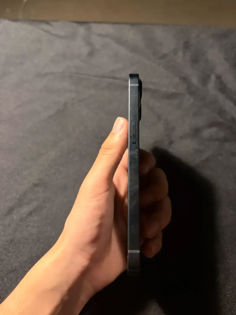 iPhone 13 en caja original color night blue - 3
