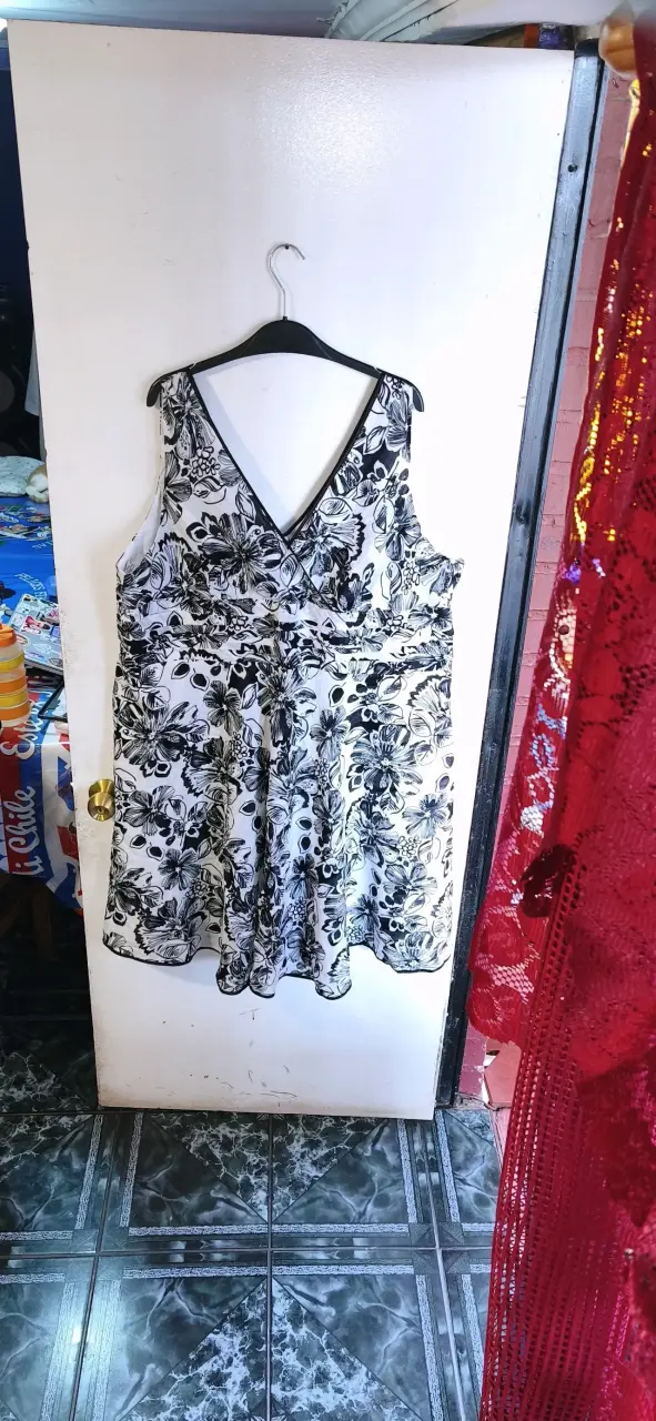 Vestido floral blanco y negro Fashion Bug - 1