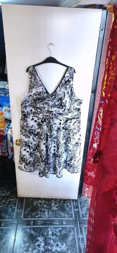 Vestido floral blanco y negro Fashion Bug - miniatura 1