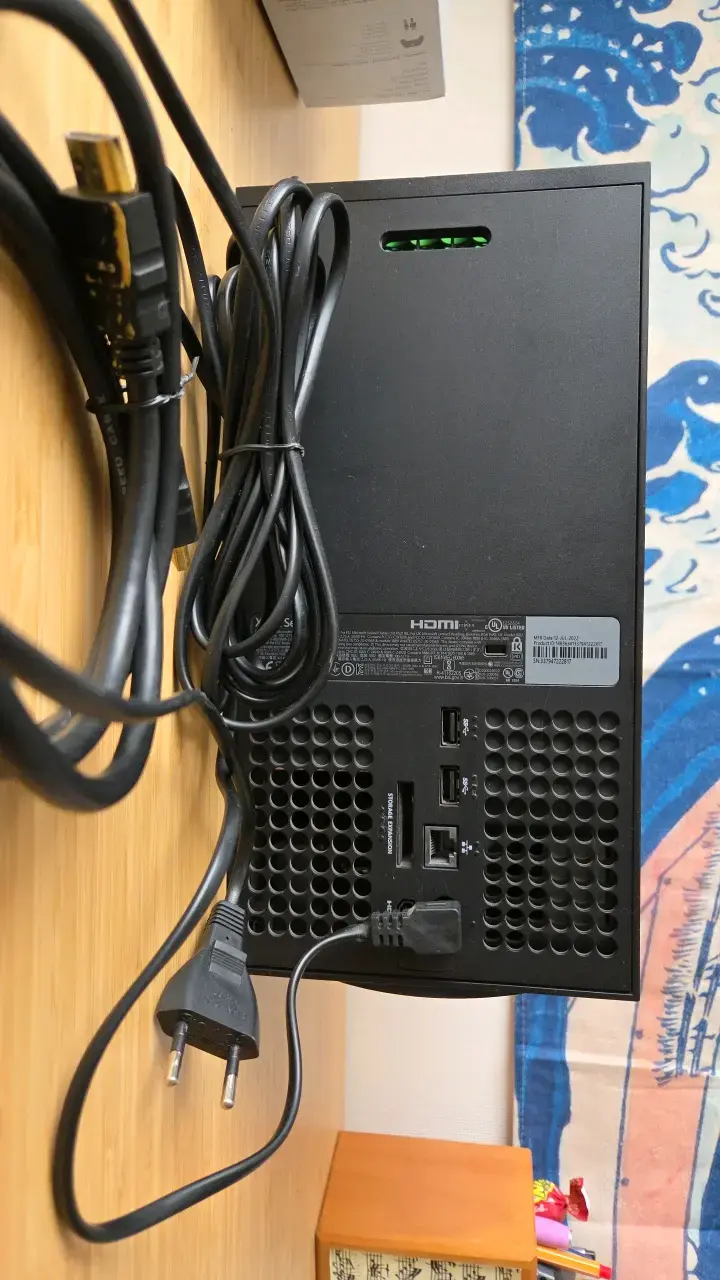 Consola Xbox Series X con dos controles originales - 5