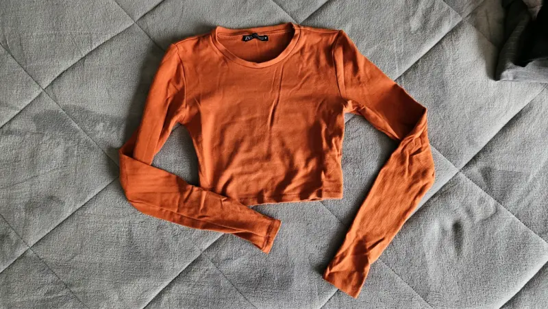 Polera manga larga naranja Zara