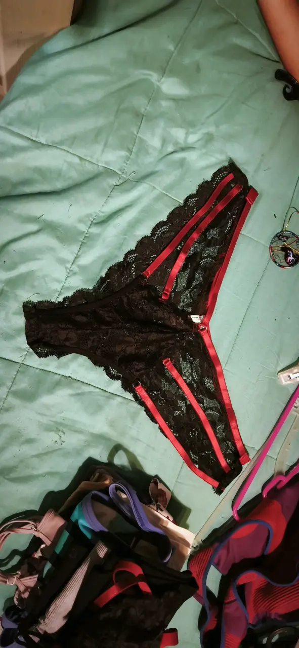 Conjunto de lencería de encaje negro y rojo - 3