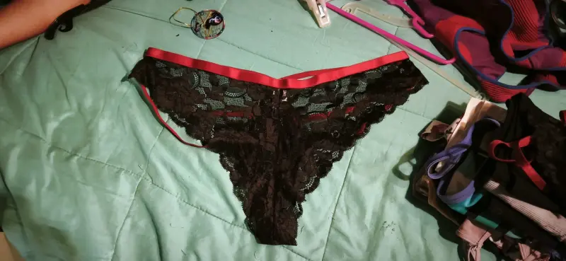 Conjunto de lencería de encaje negro y rojo - 4
