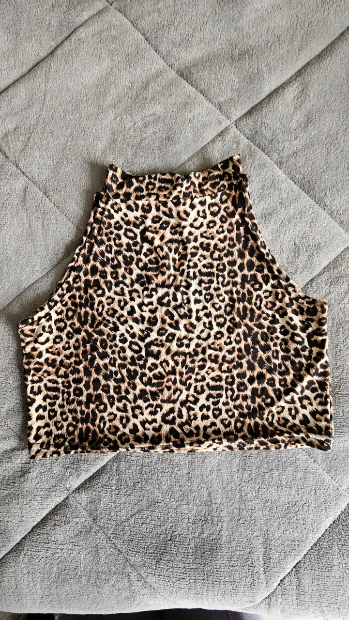 Top corto estampado animal print