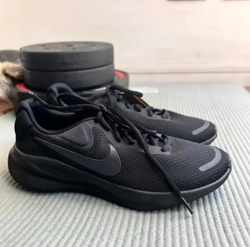 Zapatillas Nike negras nuevas - 2