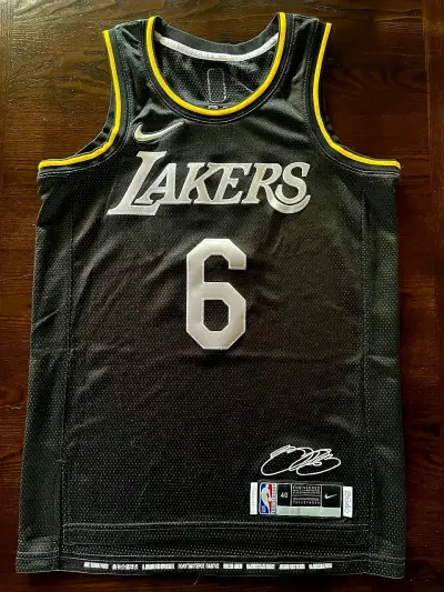 Camiseta NBA Lakers Negra Número 6 - miniatura 1