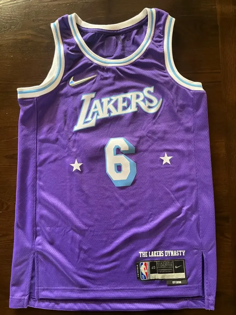 Camiseta NBA Lakers LeBron James Morada - 1