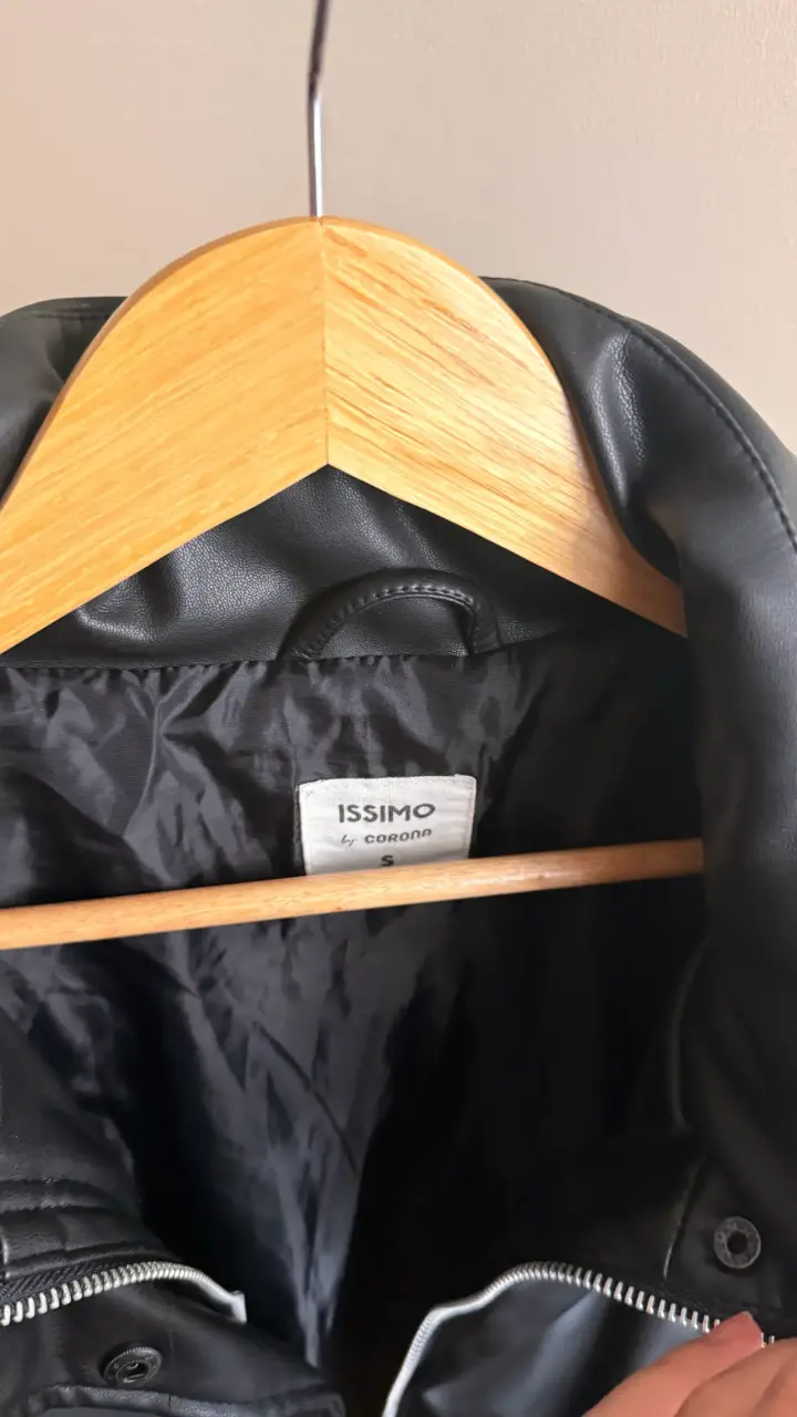 Chaqueta de cuero sintético negra Issimo - 3