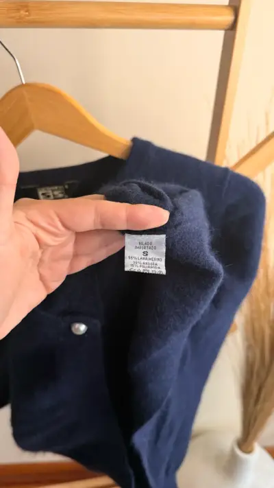 Cardigan azul marino de lana para mujer - miniatura 3