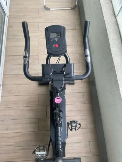 Bicicleta de Spinning Magnética con Monitor - miniatura 4