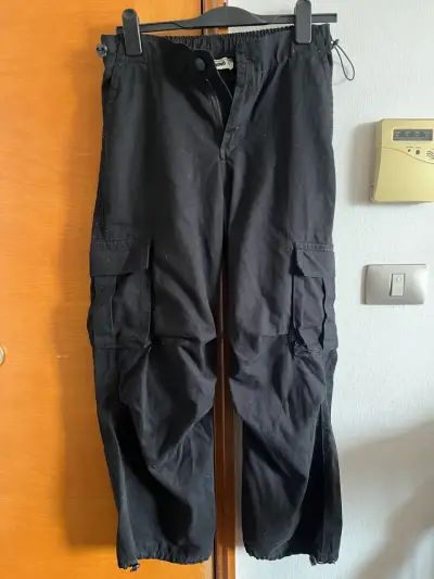 Pantalones cargo negros unisex con bolsillos - miniatura 1